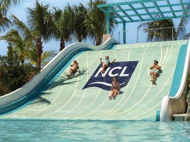 NCL GSC Great Tides Waterpark ©Norwegian Cruise Line Ltd.5.jpg